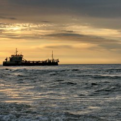 Sonnenuntergang-Ostsee-Schiff