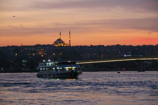 Faehre vor Istanbul Wandbild